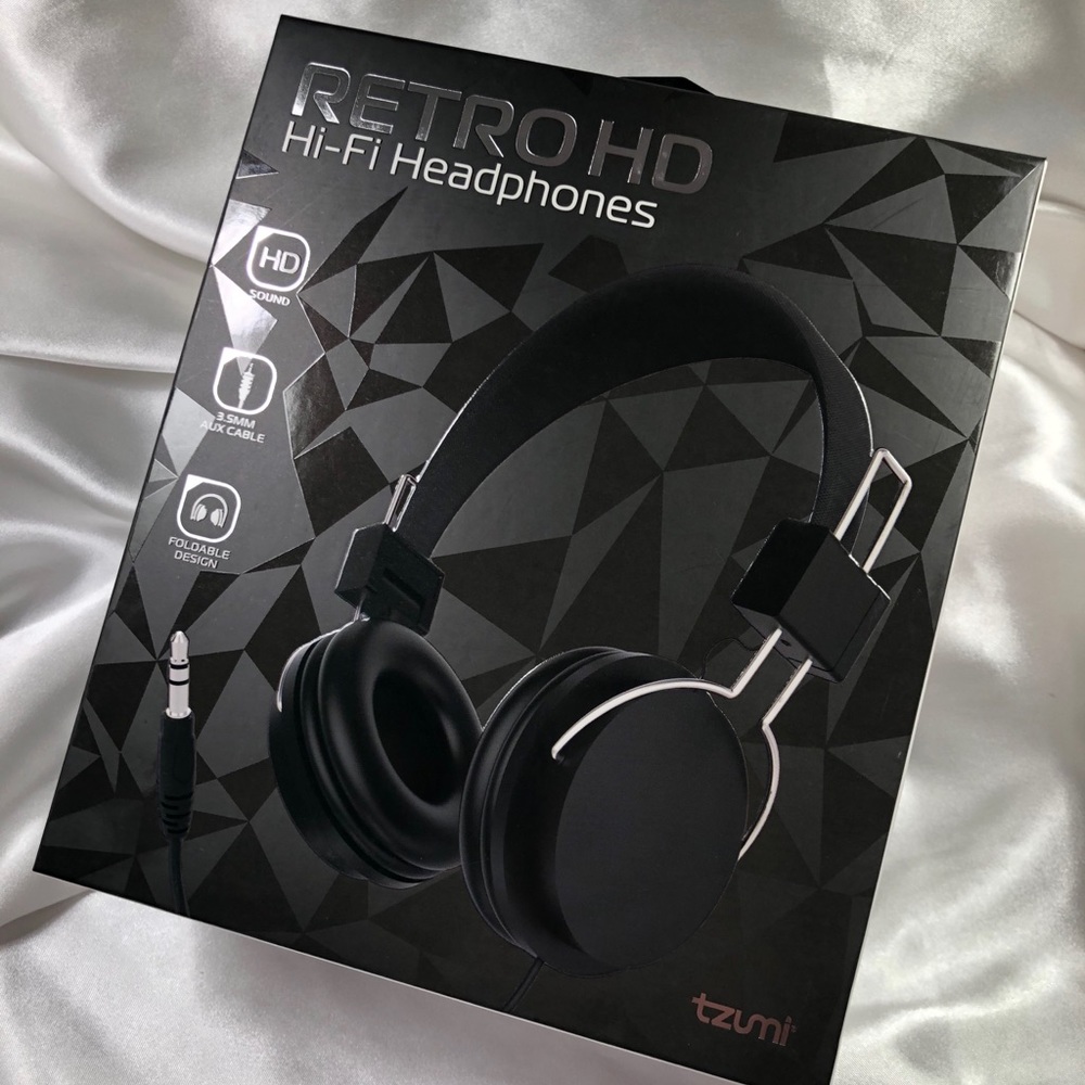 New Sealed Retro 3.5mm Headphones